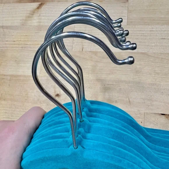 Laura Ashley Fuzzy Velvet Hangers - Set Of 10 - Picture 5 of 5